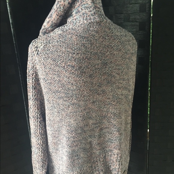 AE Hooded Sweater - Picture 4 of 6